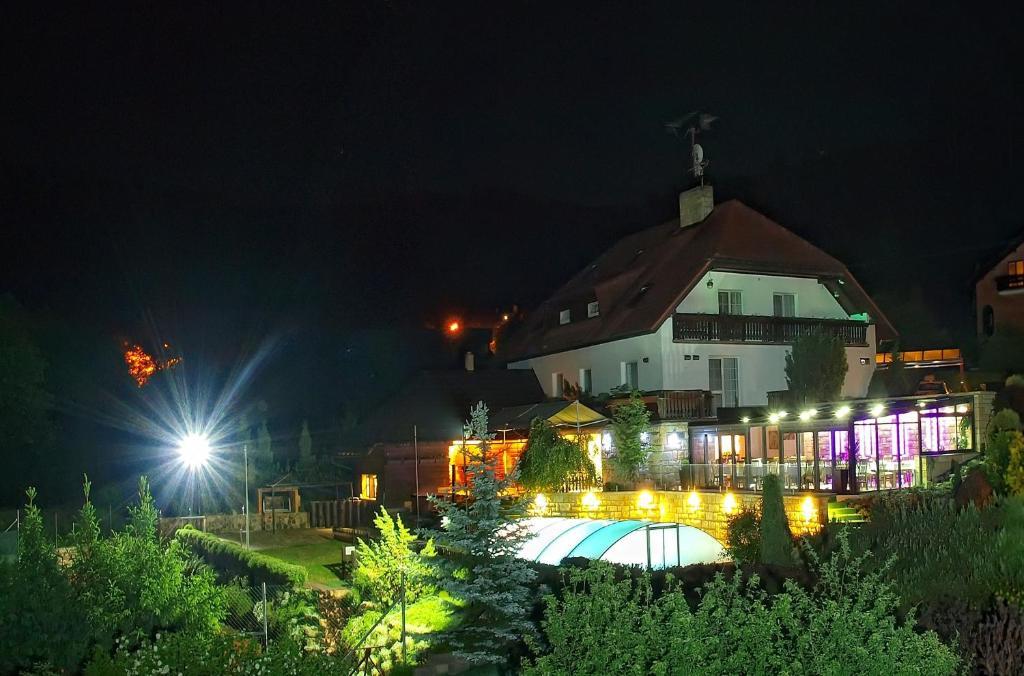 Penzion V Hluboke A Department Glamp Всетін Екстер'єр фото